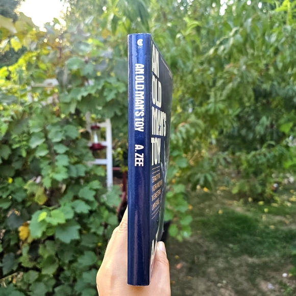 An Old Man's Toy: Gravity at Work and Play in Einstein's Universe, A. Zee 1989 - Picture 7 of 8